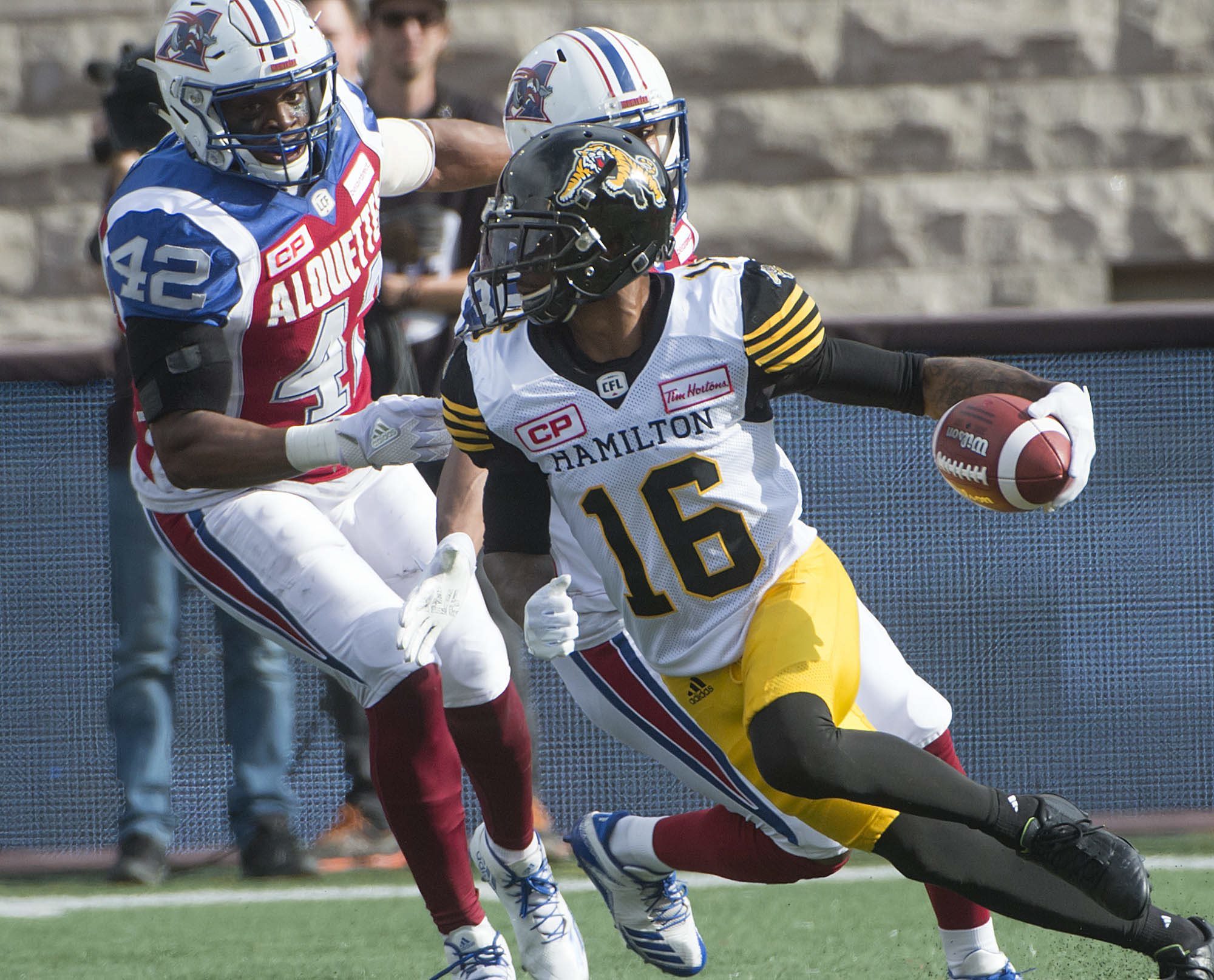 Hamilton Tiger-Cats Brandon Banks skirts the Montreal Alouettes defence during 1st half CFL action in Montreal Sunday October 22, 2017. (CFL PHOTO - Peter McCabe)